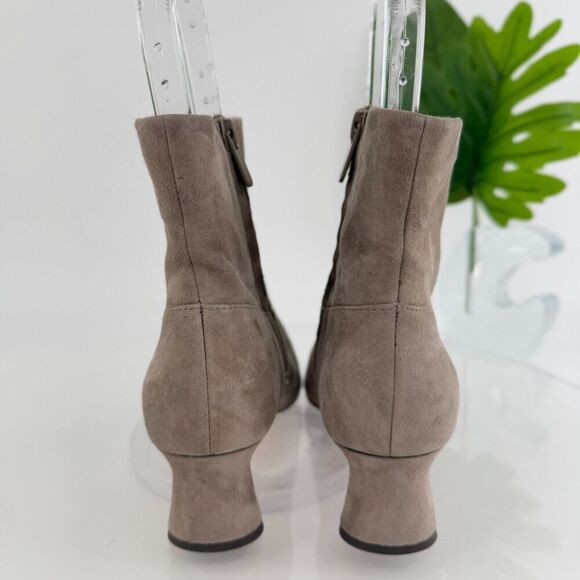 Vince Hela Tan Suede Leather Booties Size 6 Ankle Boots Almond Toe Classic - Picture 6 of 15